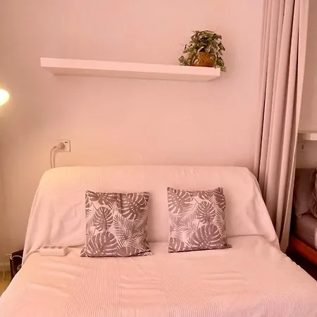 Cristianos Vistas Al Mar Y Cerca De La Playa