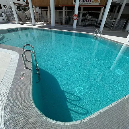 Cristianos Vistas Al Mar Y Cerca De La Playa 洛斯克里斯蒂亚诺斯