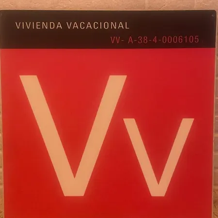 Cristianos Vistas Al Mar Y Cerca De La Playa *
