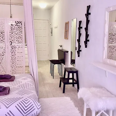 Cristianos Vistas Al Mar Y Cerca De La Playa 洛斯克里斯蒂亚诺斯